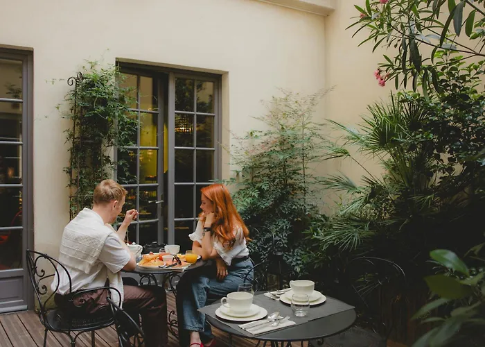 Le PetitHotel Parigi